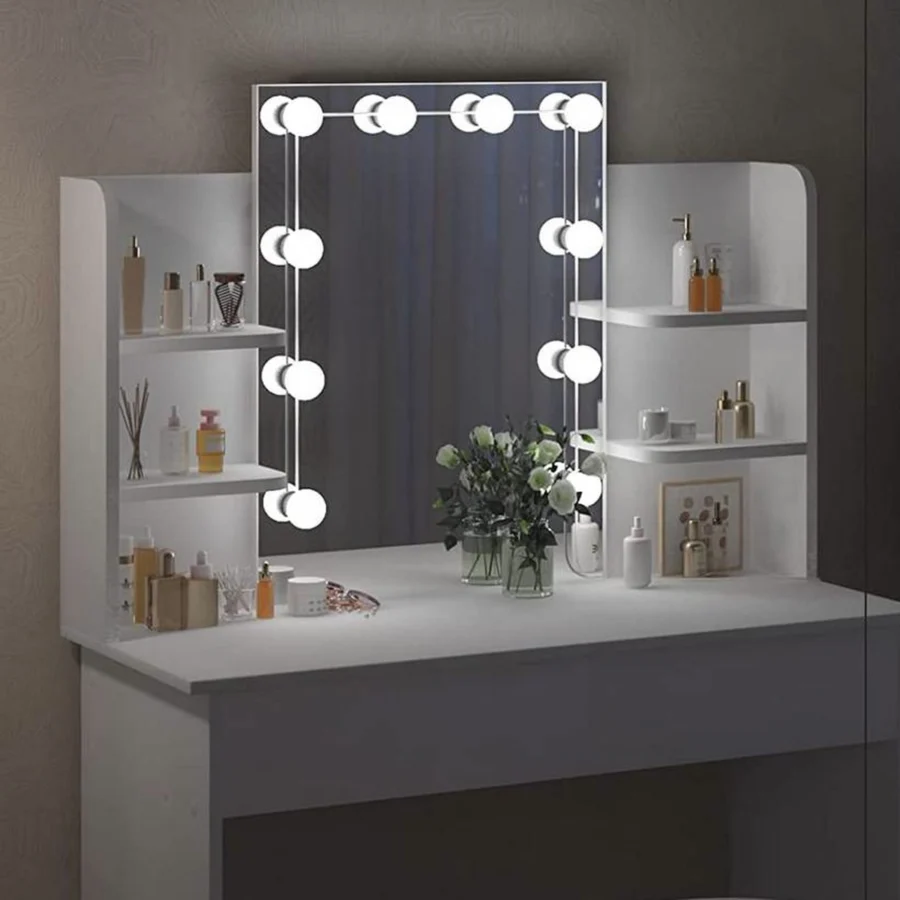 Le miroir et ses 10 ampoules allumées