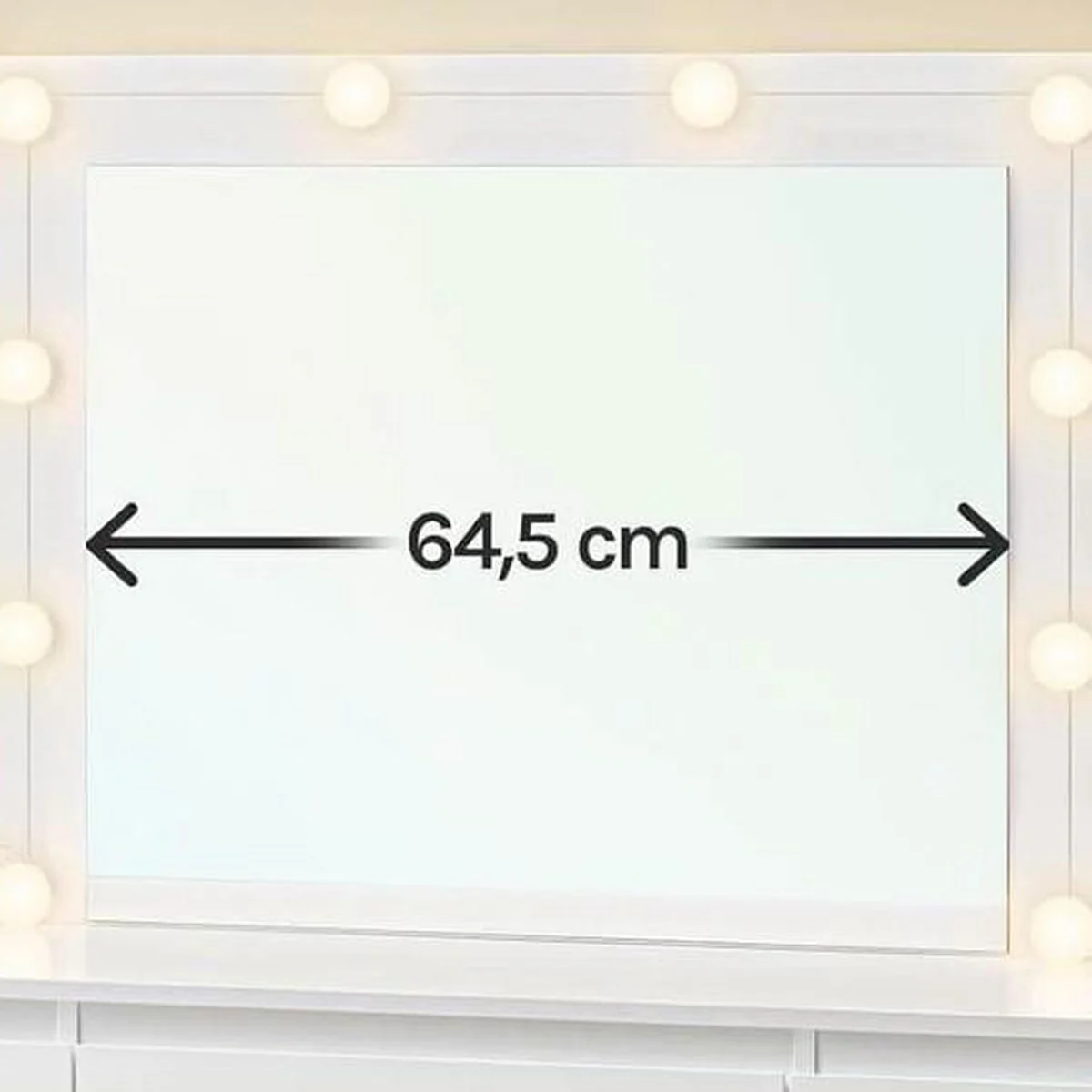 Le miroir de 64,5 cm de large dans son cadre à ampoules