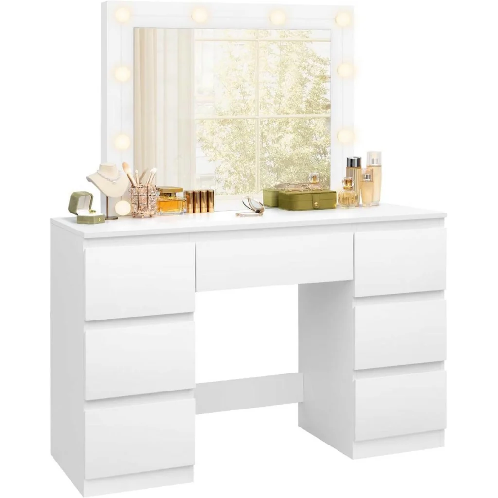 La coiffeuse : miroir à 10 ampoules et 7 tiroirs