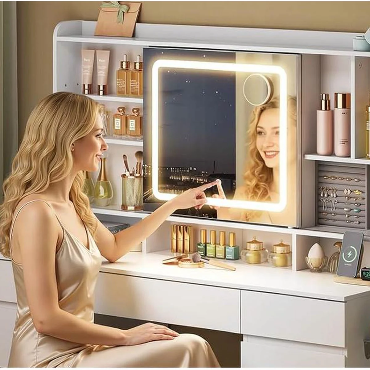 Une femme allume le miroir LED d’une pression